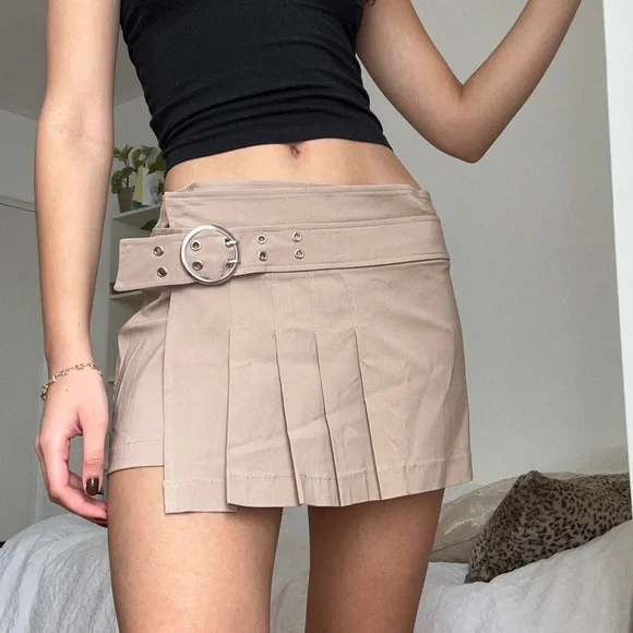 low rise asymmetrical skirt - Picture 2 of 4